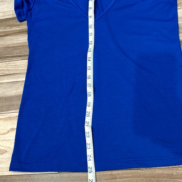 💙Beautiful Royal Blue Sexy Deep V T-shirt in XS, only worn once! - Picture 7 of 7